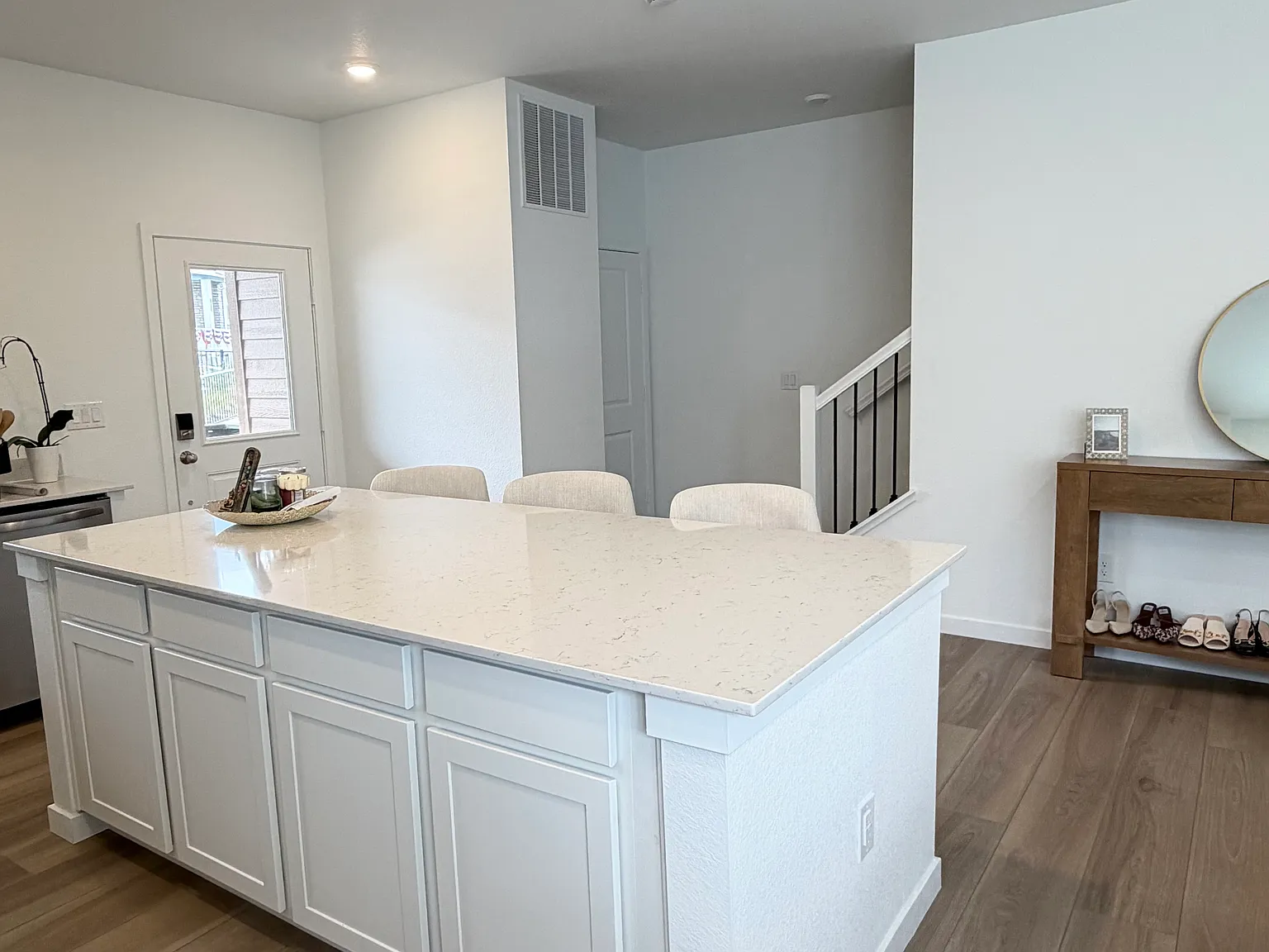 3 bed, 2.5 bath, 1623 sqft, $3,199 — Photo 4