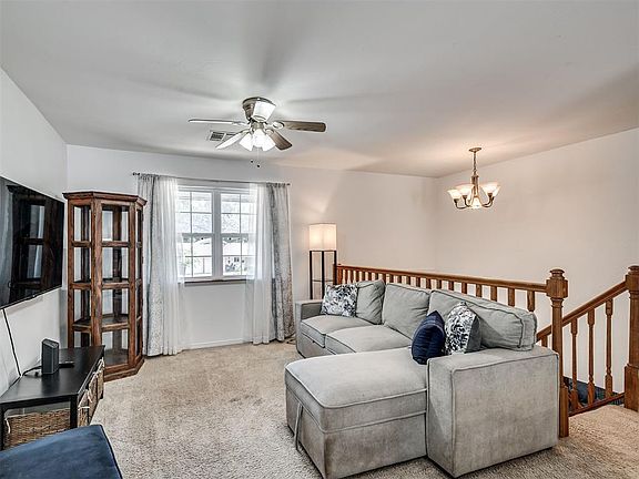 3rd image of 306 Royal Oak Dr