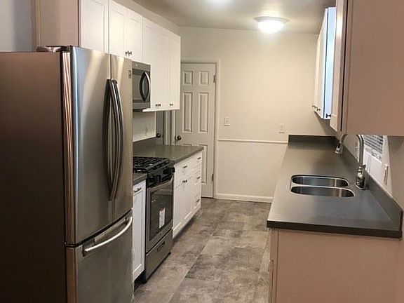 3rd image of 2940 Beech Ave