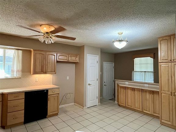 5th image of 556 Queen Ann Dr