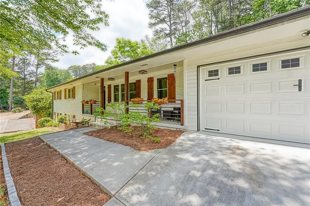 4 bed, 4.0 bath, 2542 sqft, $5,500 — Photo 3