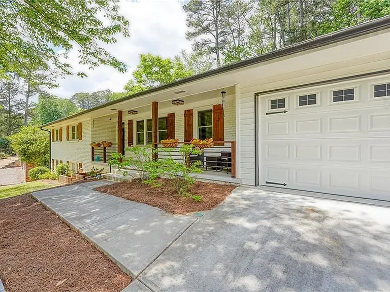 3076 McCully Dr — Photo 3