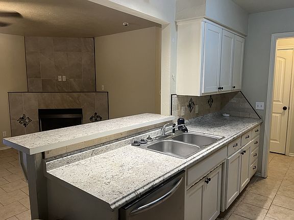 5th image of 2116 W 23rd Ave