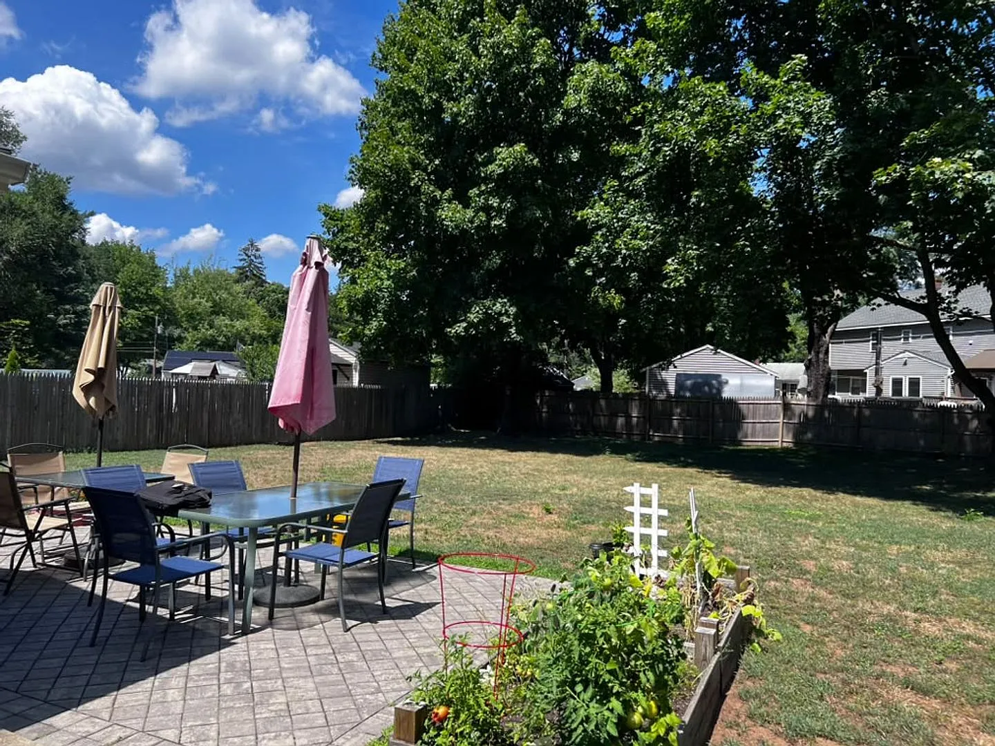 2 Beds/1 Bath Single Family Home with a Backyard in East Haven! — Photo 2