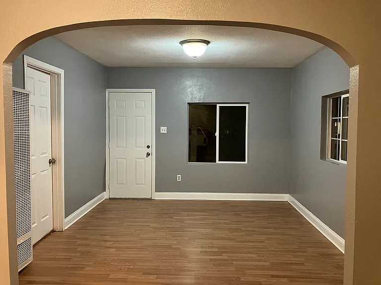 241 San Antonio Ct — Photo 2