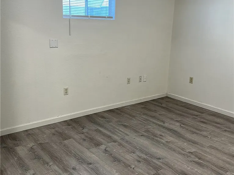 2040 Swan Cv N — Photo 17