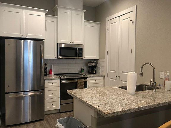4th image of 501 Park Pl #B