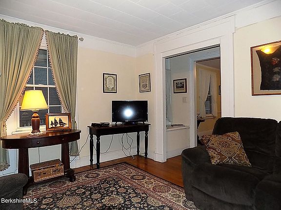 4th image of 58 Pomeroy Ave