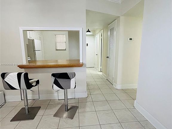 5th image of 1700 NE 191st St APT 511