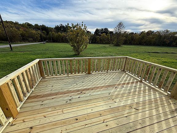5th image of 900 Edgebrook Dr