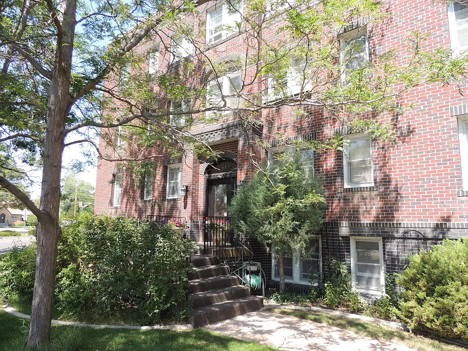 400 W 27th St #2