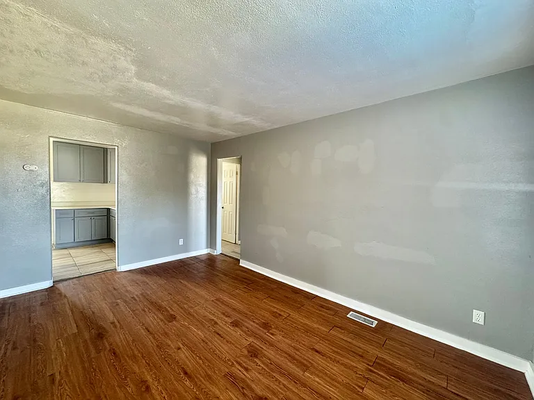 2030 NW 25th St #6 — Photo 2