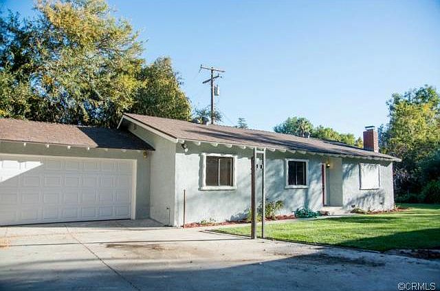 1st image of 114 1/2 E Las Flores Dr