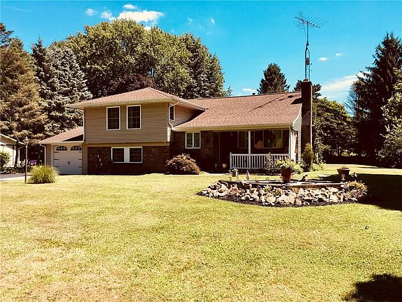 2nd image of 106 Hillcrest Dr