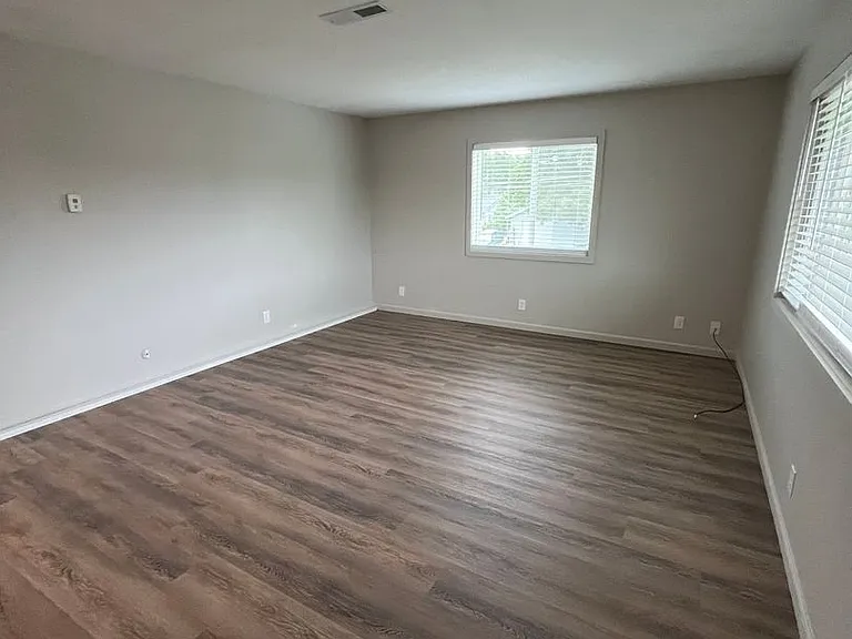 1404 Toole Ave — Photo 21