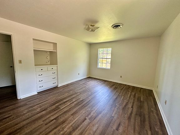 4th image of 1519 Roswell Dr