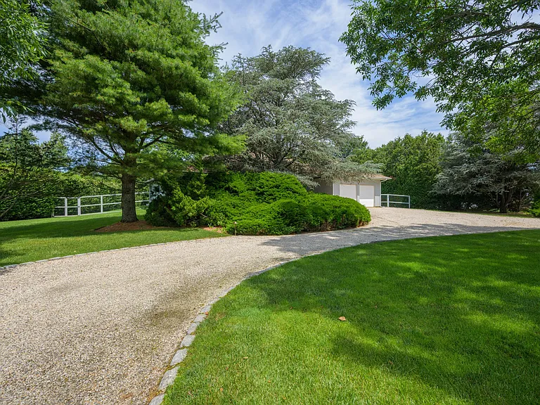 11 Winding Way — Photo 2