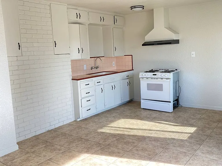 1161 Letts Ave #B — Photo 6