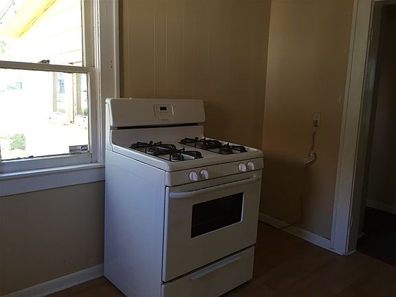 5th image of 1223 S Fern St