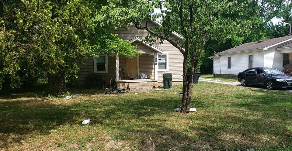 1st image of 305 Caswell St