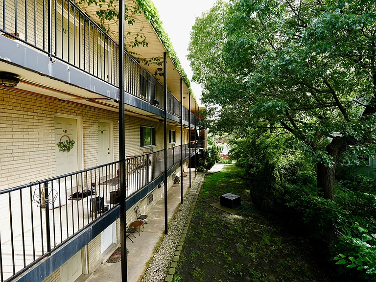 1404 W Estes Ave #2A — Photo 21