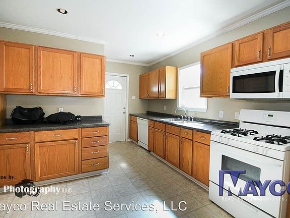 5th image of 145 E Robinson Pl