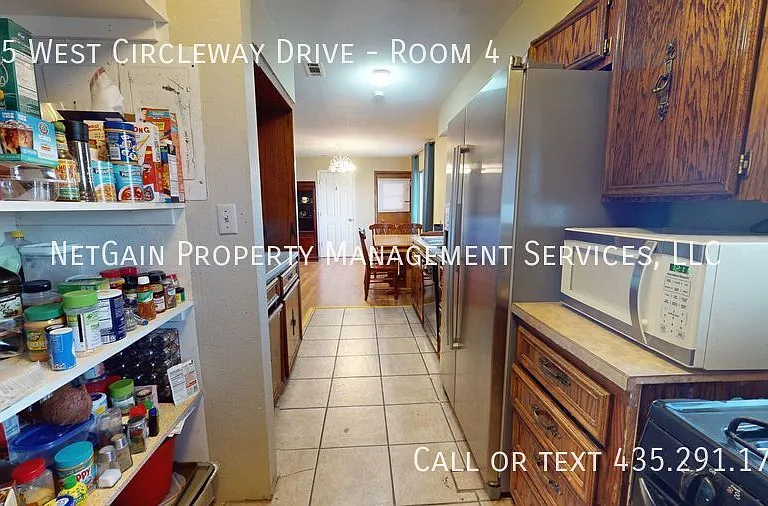 405 W Circleway Dr #4 — Photo 9