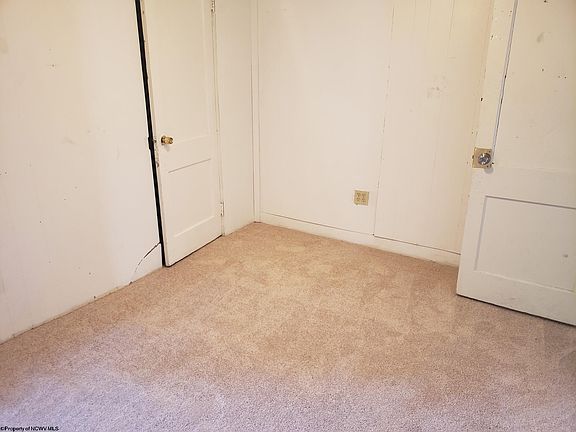 4th image of 444 Dorsey Ave