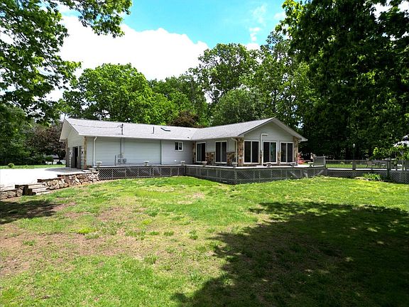 4th image of 618 Highland Dr