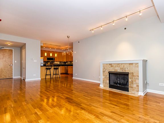 3rd image of 1212 N Wells St APT 1105