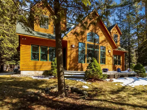 3134 SE Torch Lake Dr, Bellaire, MI 49615