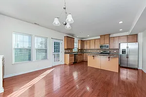 212 N Commerce St — Photo 3