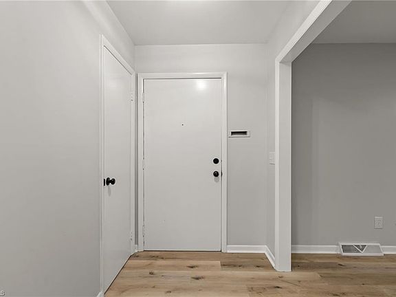 5th image of 2205 Hathaway Dr