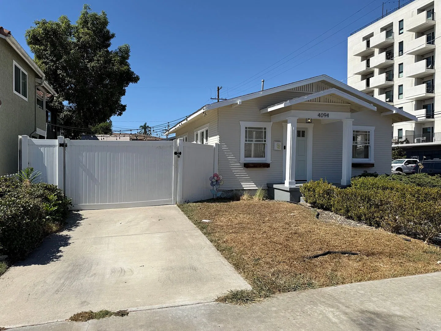 Prime North Park location 3bed 1 bath Bungalow with 2 off street parking spaces — Photo 4