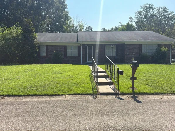 429 Springdale Dr, Columbus, MS 39702