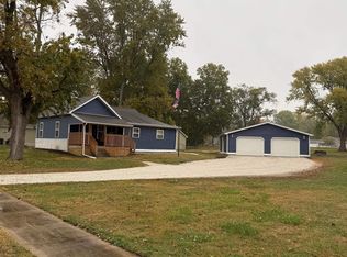 438 S Main St, White Hall, IL 62092