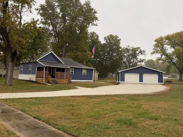 438 S Main St, White Hall, IL 62092