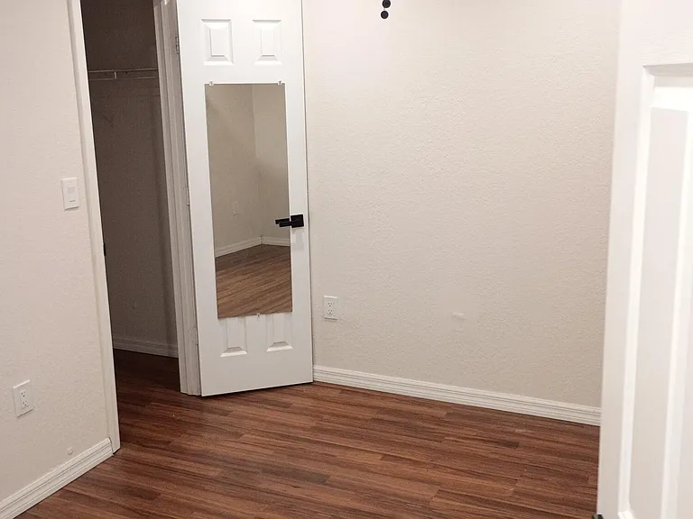 2421 N 40th Ave #109 — Photo 10