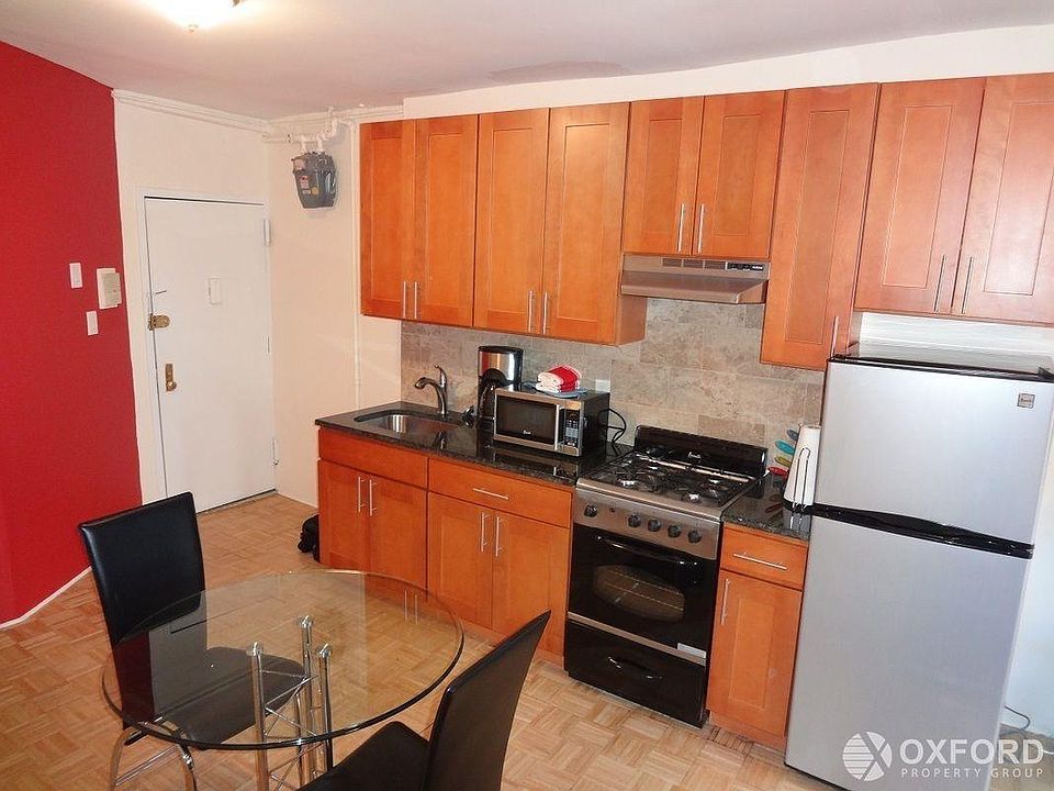 2nd image of 87 Christopher St APT 6