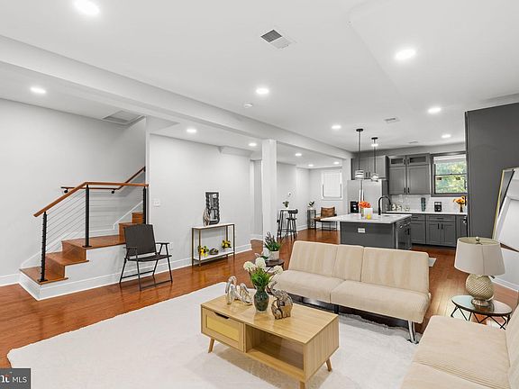 3rd image of 3517 Holmes Ave