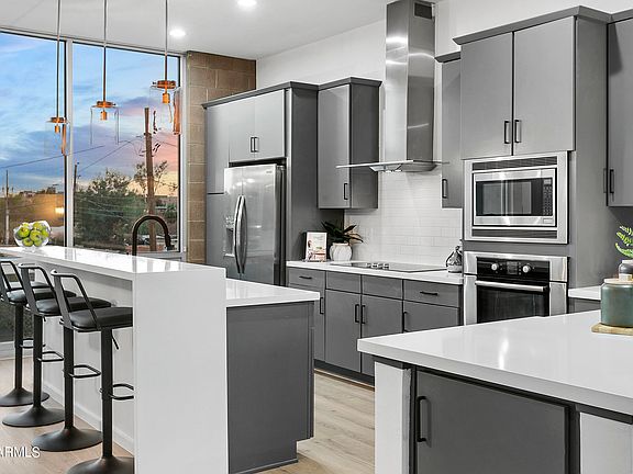 5th image of 398 S FARMER Avenue