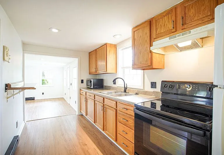 215 Eddy St — Photo 8
