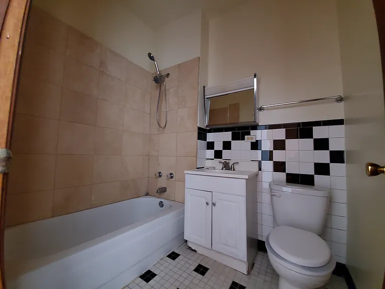 4353 N Kenmore Ave #2 — Photo 5
