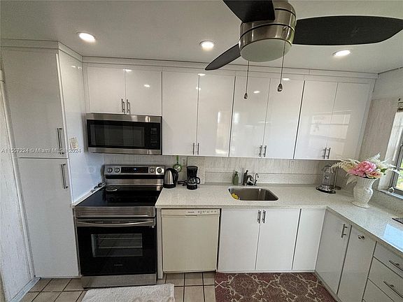 3rd image of 1400 Saint Charles Pl Unit Penthouse 805
