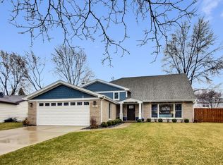 1074 Crofton Ln, Buffalo Grove, IL 60089