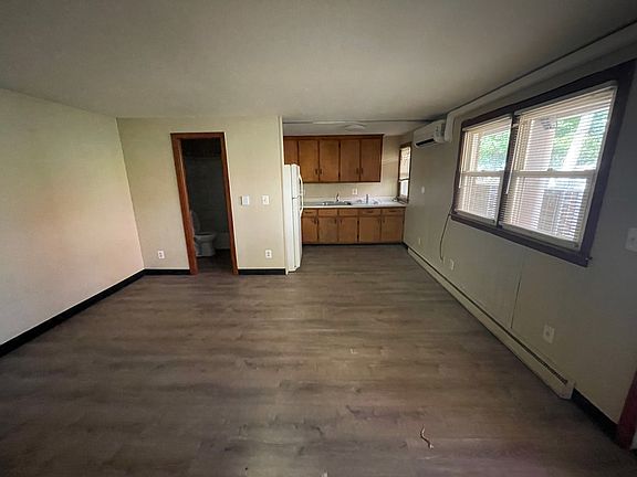 4th image of 438 Springfield St #6