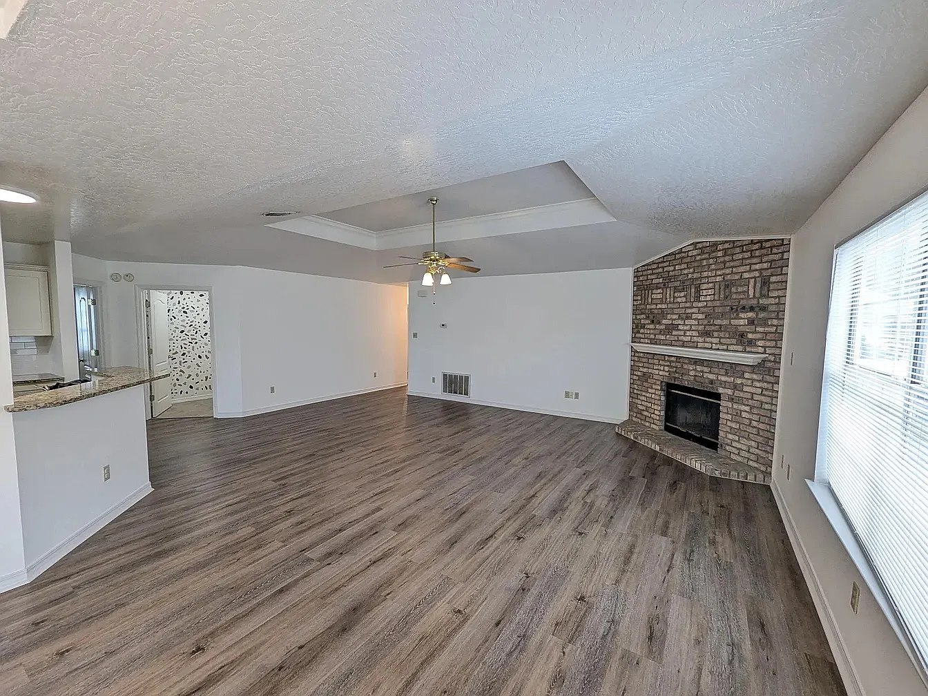 3 bed, 2249 sqft, $2,500 — Photo 4