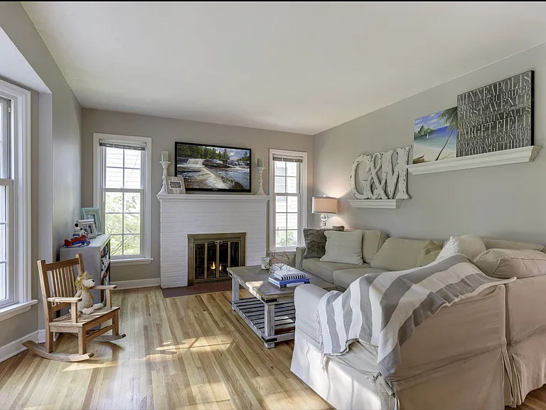 5028 Bedford Ave — Photo 2