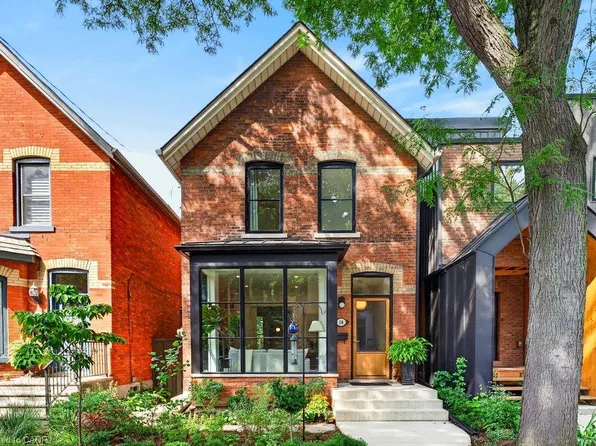 16 Bruce St, Hamilton, ON L8P 3M6