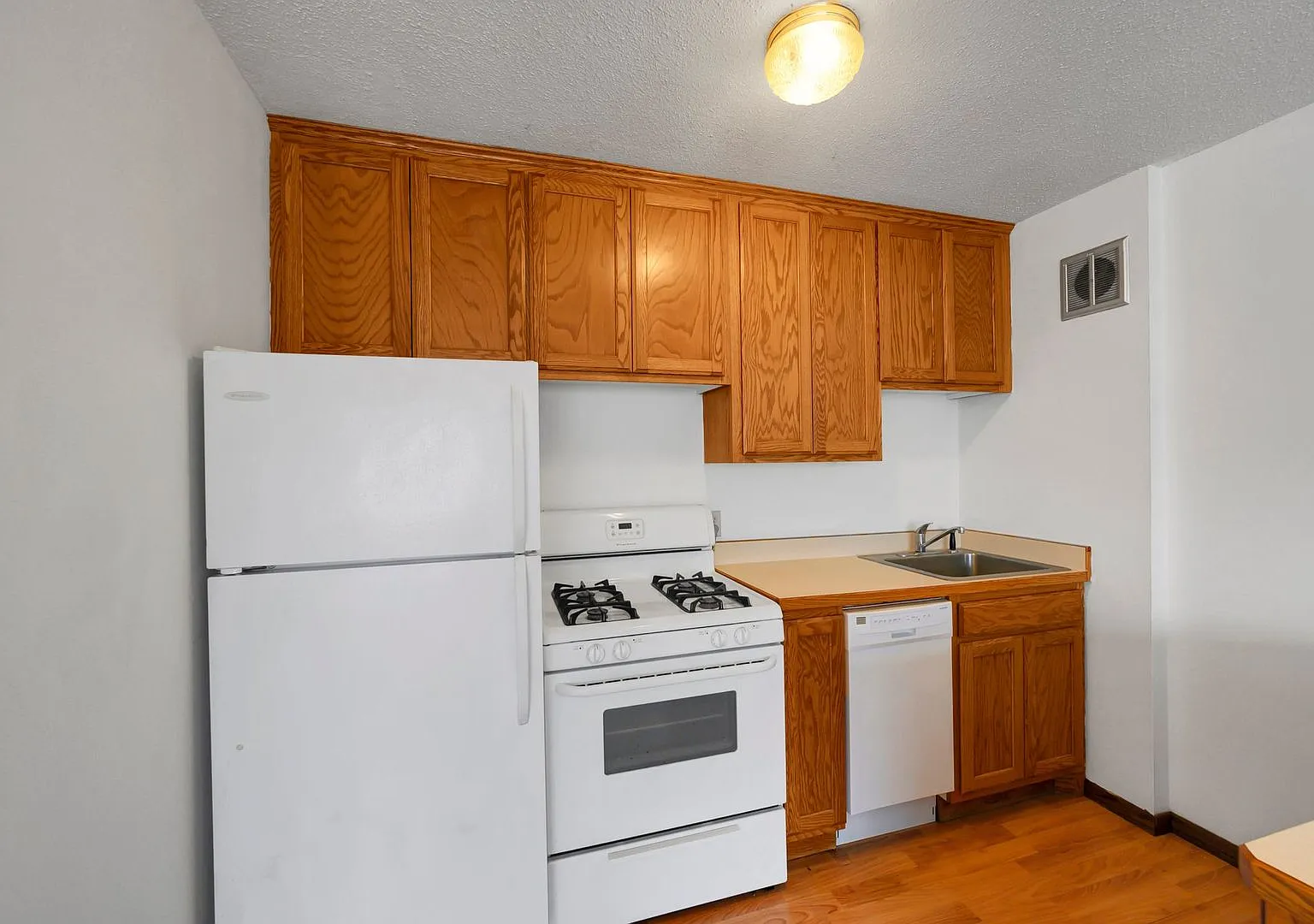 Park Villa Apartments — Photo 3